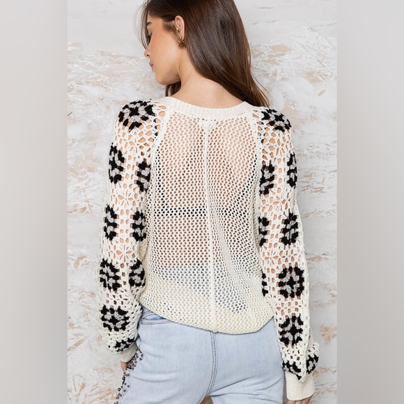 Pol Gorgeous Sweater with Crochet on sleeves - Picture 4 of 4